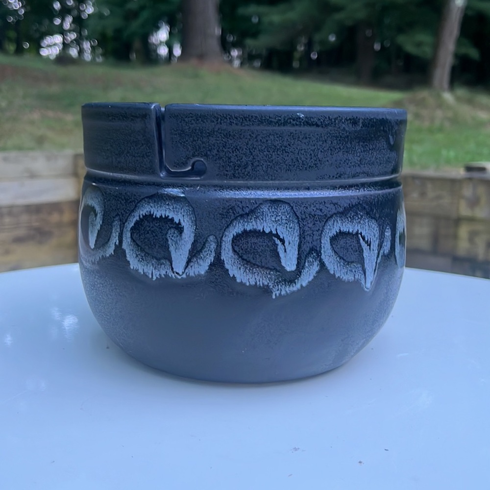 2010 Jan Bostwick signed Pottery Vase Crock Planter is black w/ gray glaze